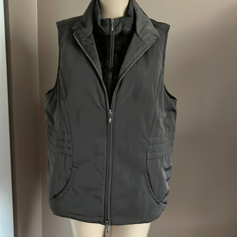 CHICOS Double Vest Inner Has Faux Fur Front Outer Quilted 4 Pockets Vest Sz 12